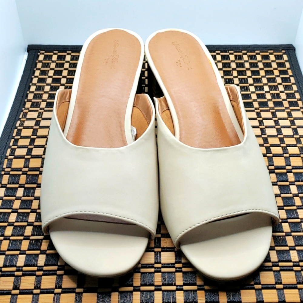 Universal Threads Mule Shoes size 9 1/2